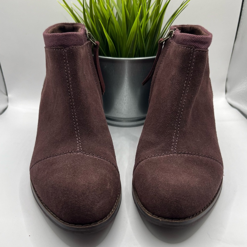 Toms Women's Loren Suede/Metallic Block Heel Ankle Bootie Burgundy 7.5 - Picture 2 of 8